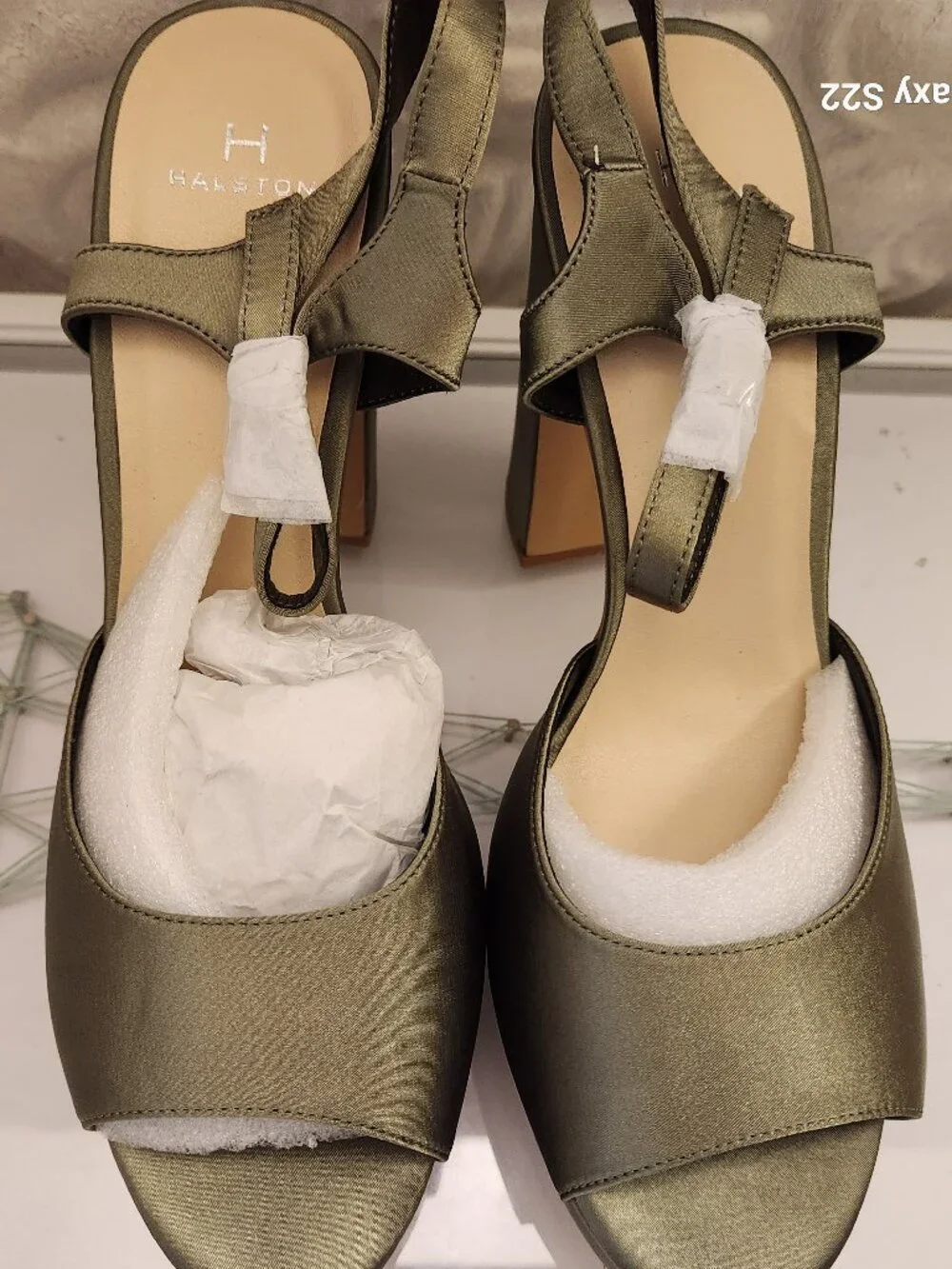 H By Halston Olive Green Platform Sandals. NIB. Size 9